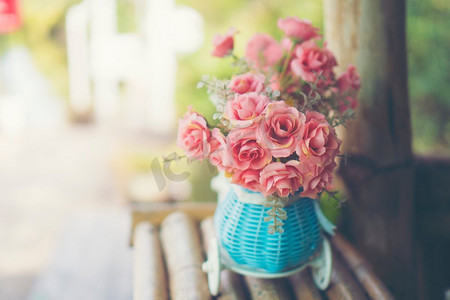 花瓶里的玫瑰，爱情和情人节的概念