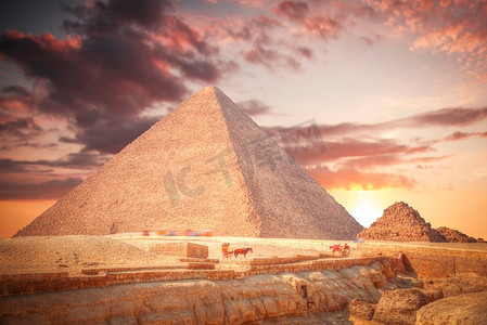 埃及吉萨大金字塔的图像。埃及吉萨金字塔。