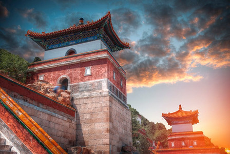 古代皇帝摄影照片_颐和园是皇帝们在北京郊区的避暑别墅。颐和园