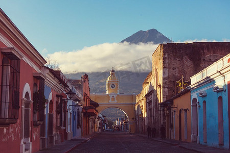 阿凡提卡通摄影照片_安提瓜。中美洲危地马拉安提瓜古城的殖民建筑