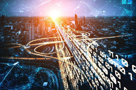 未来道路运输技术与数字数据传输图形显示交通大数据分析和物联网的概念。