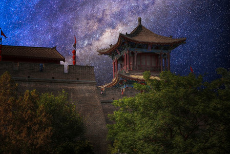 繁星点点的夜空。西安城墙。中国建筑最大的纪念碑。西安城墙。