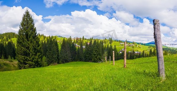 天空围栏摄影照片_ 风景，自然，山，绿色