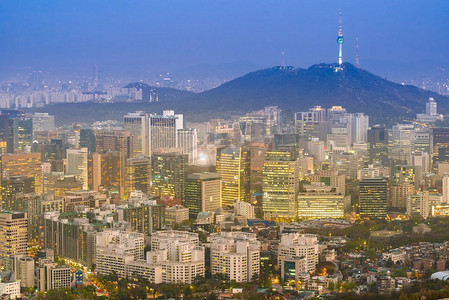 空中日落和夜视图首尔市中心城市景观与首尔塔在韩国