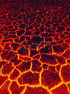 火山喷发后热红色开裂地面纹理燃烧。熔融活动熔岩纹理背景。世界末日自然灾害或地狱概念。