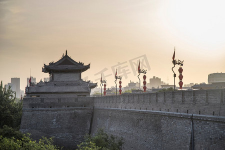 陕西城市建筑摄影照片_西安城墙。中国建筑最大的纪念碑。西安城墙。