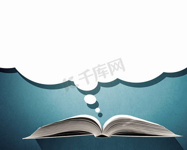 书和空白的泡泡。打开书页上方有语音云彩的书