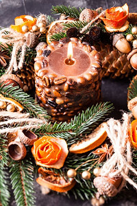 蒂芙尼玫瑰金戒指grp07019摄影照片_圣诞节芳香生态花环与干橙和八角，装饰果皮玫瑰。圣诞芳香生态花环 