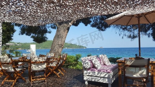 风景六月摄影照片_美丽的Ambelakia海滩上斯基亚索斯岛在希腊，夏日在六月
