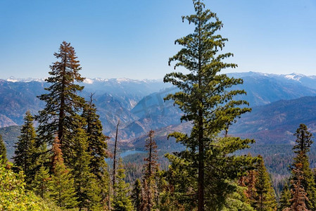 从加州国王峡谷国家公园全景俯瞰休谟湖