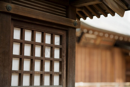 木墙和木门。日语日记