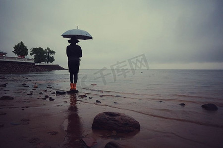 赛季摄影照片_一个女人拿着一把伞在海上风雨中