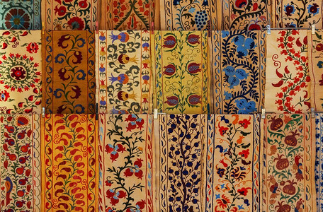 乌兹别克斯坦布哈拉的地毯店。