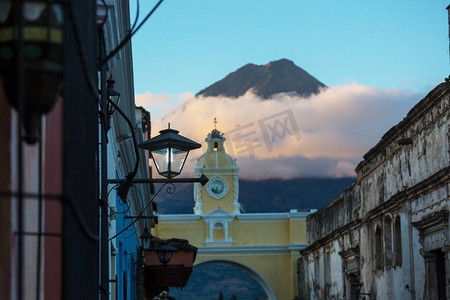 阿凡提卡通摄影照片_中美洲危地马拉安提瓜古城的殖民建筑
