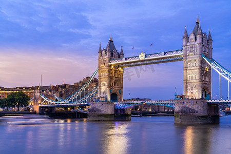 伦敦塔桥日落黄昏，伦敦英国。