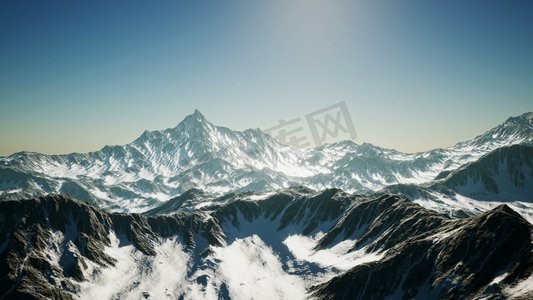 阿里巴巴矢摄影照片_8K空中阿尔卑斯山风景，欧洲瑞士顶部。阿里尔阿尔卑斯山景观