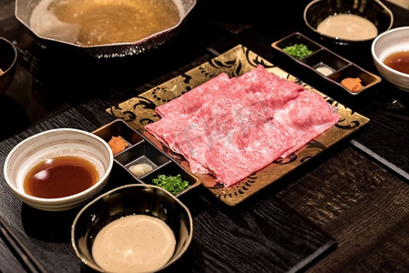 煮火锅摄影照片_松阪牛肉A5和牛和锅烧锅套餐，Groumet日本火锅料理