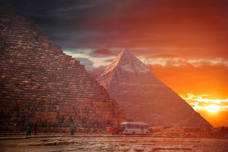 埃及金字塔psd摄影照片_埃及金字塔-开罗附近的古代石头结构。埃及金字塔