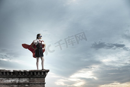 超级小孩学龄女孩在超级英雄服装