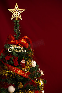 圣诞节圣诞树平安夜红底图纯色蝴蝶结金色字母牌礼物