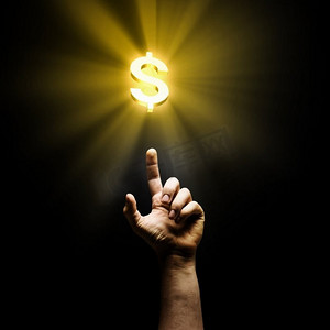 赚钱。人类的手指向美元符号。银行理念