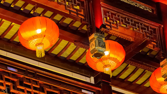 古典中国风红色摄影照片_新年元宵节古建筑和红灯笼