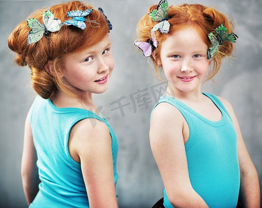 两个理发的红发双胞胎蝴蝶