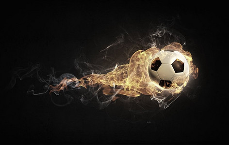 好热的球。概念形象的足球在火火焰