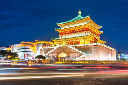 西安钟楼（chonglou）在西安古城的中国在黄昏
