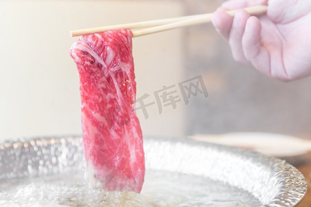 牛肉和牛A5涮锅与蒸汽，Groupet日本火锅料理