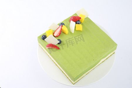 蛋糕店摄影照片_蛋糕糕点精致甜品鲜果蛋糕店烘焙多层生日抹茶夹心芒果