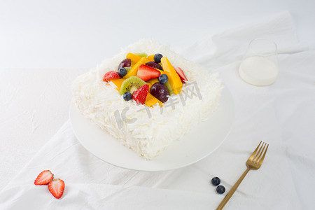 蛋糕店摄影照片_蛋糕糕点精致甜品蛋糕店烘焙生日夹心芒果多层白巧