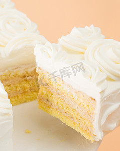 蛋糕店摄影照片_夹心蛋糕糕点精致甜品蛋糕店玫瑰生日多层
