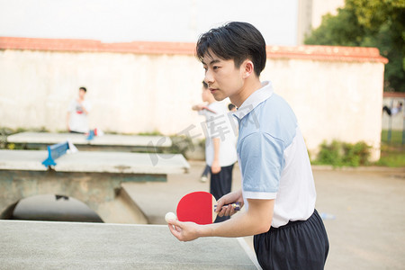 少年草坪男孩男生运动加油健身操场乒乓球球拍球桌帅哥