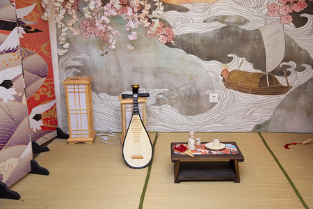 日式装修软装客厅石子拉门琵琶画画