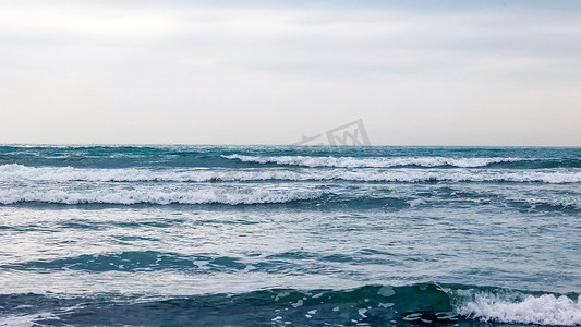 海水浪花流向沙滩