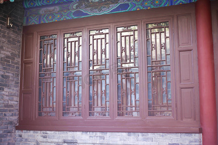 寺庙红木窗拍摄
