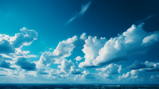 蓝色白云摄影照片_蔚蓝色天空白云