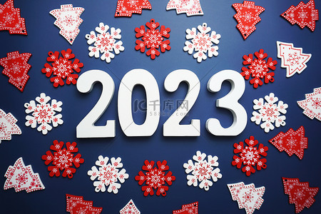 新年快乐2023字母表，圣诞装饰为蓝色背景