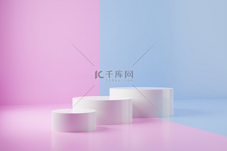 三个粉色和蓝色背景的白色圆筒。产品展示的灯光场景.