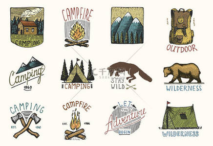 标志旅行背景图片_组刻的复古、 手拉、 老、 标签或徽章野营、 徒步旅行、 狩猎与山、 篝火晚会、 帐篷，轴。熊和背包、 狼或红狐狸.