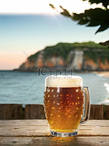桌子背景图片_夏季户外啤酒海边特写阳光