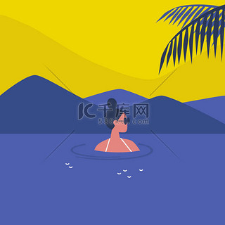 年轻的女主人公在海里游泳，在热带度假