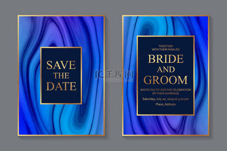 蓝色液体大理石质感上带有金字框的婚宴邀请函设计或贺卡模板.