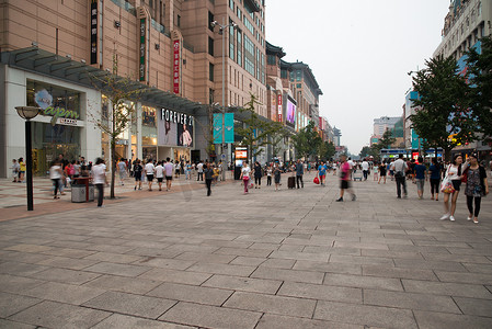 海报户外运动摄影照片_北京王府井大街