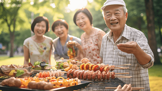亚洲摄影照片_快乐的老年亚洲朋友烧烤烧烤聚会在公园老人会议