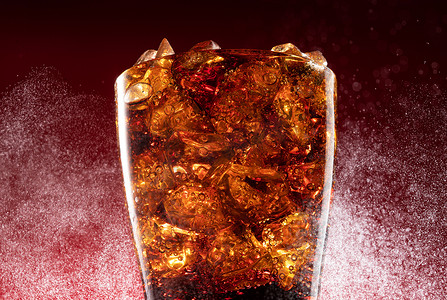 可乐图片摄影照片_放满冰块的可乐