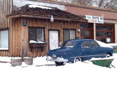雪与旧车