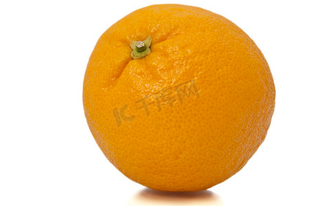 单个黑圆点摄影照片_单个完整的橙子。