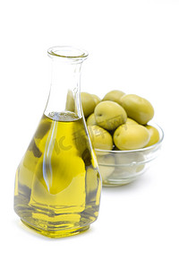 一瓶橄榄油和橄榄